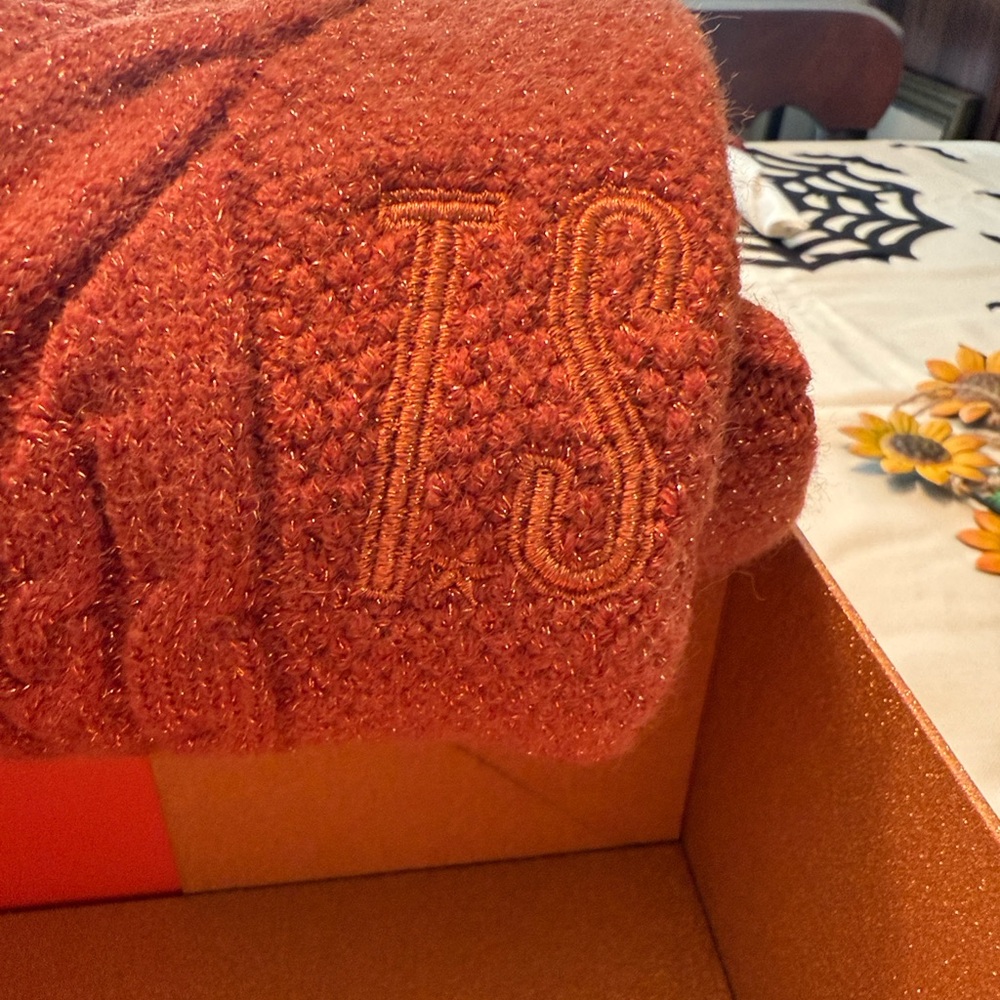 Taylor Swift Orange Cable Knit Cardigan - Picture 5 of 6